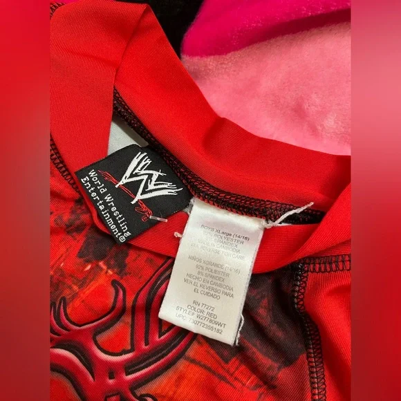 WWE wrestling 2000s shirt ♥️🖤♥️🖤 - Picture 2 of 3